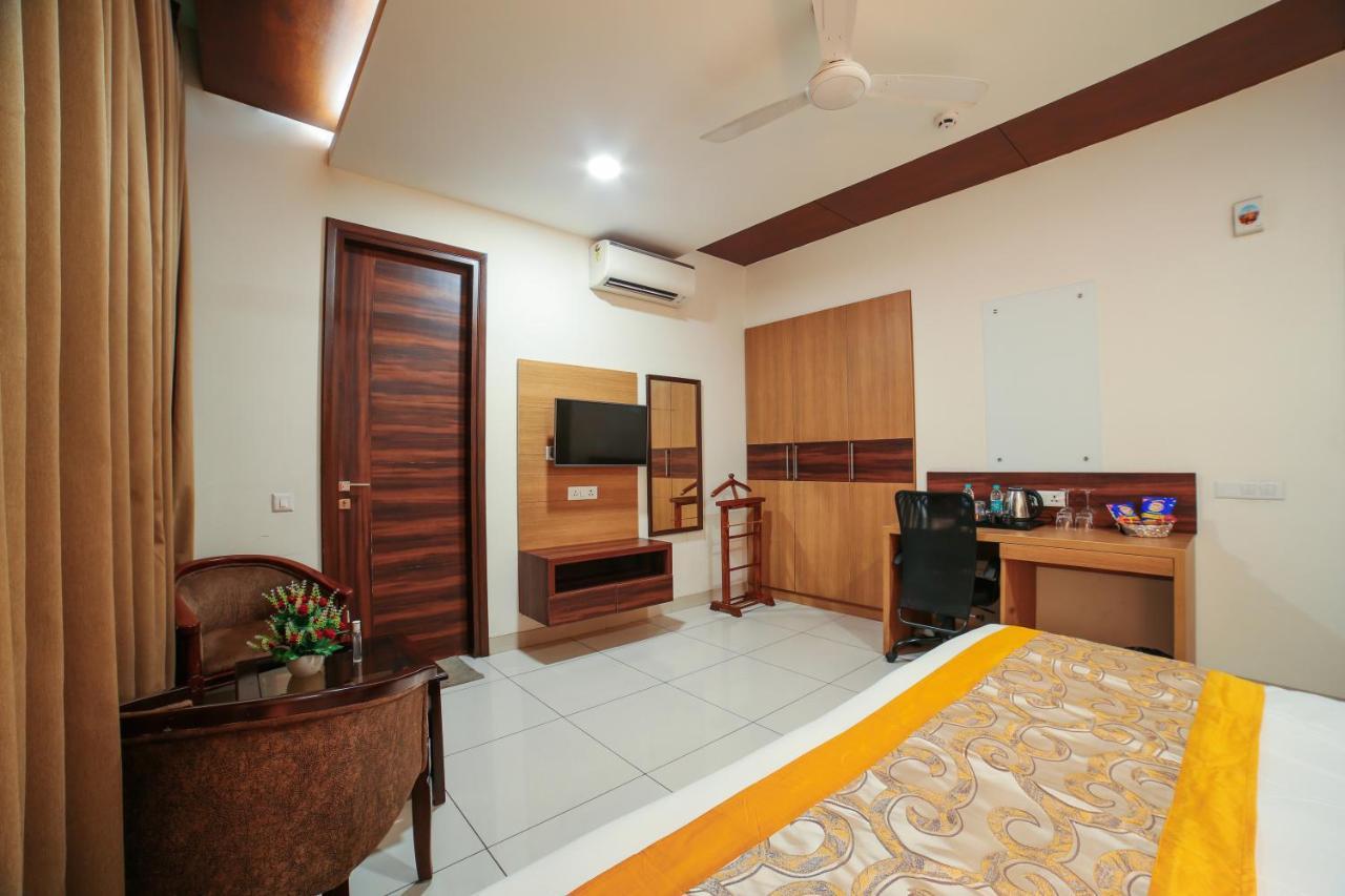 Hotel Grand Regency By Jmd Group Near Delhi Igi Airport Нью-Дели Экстерьер фото